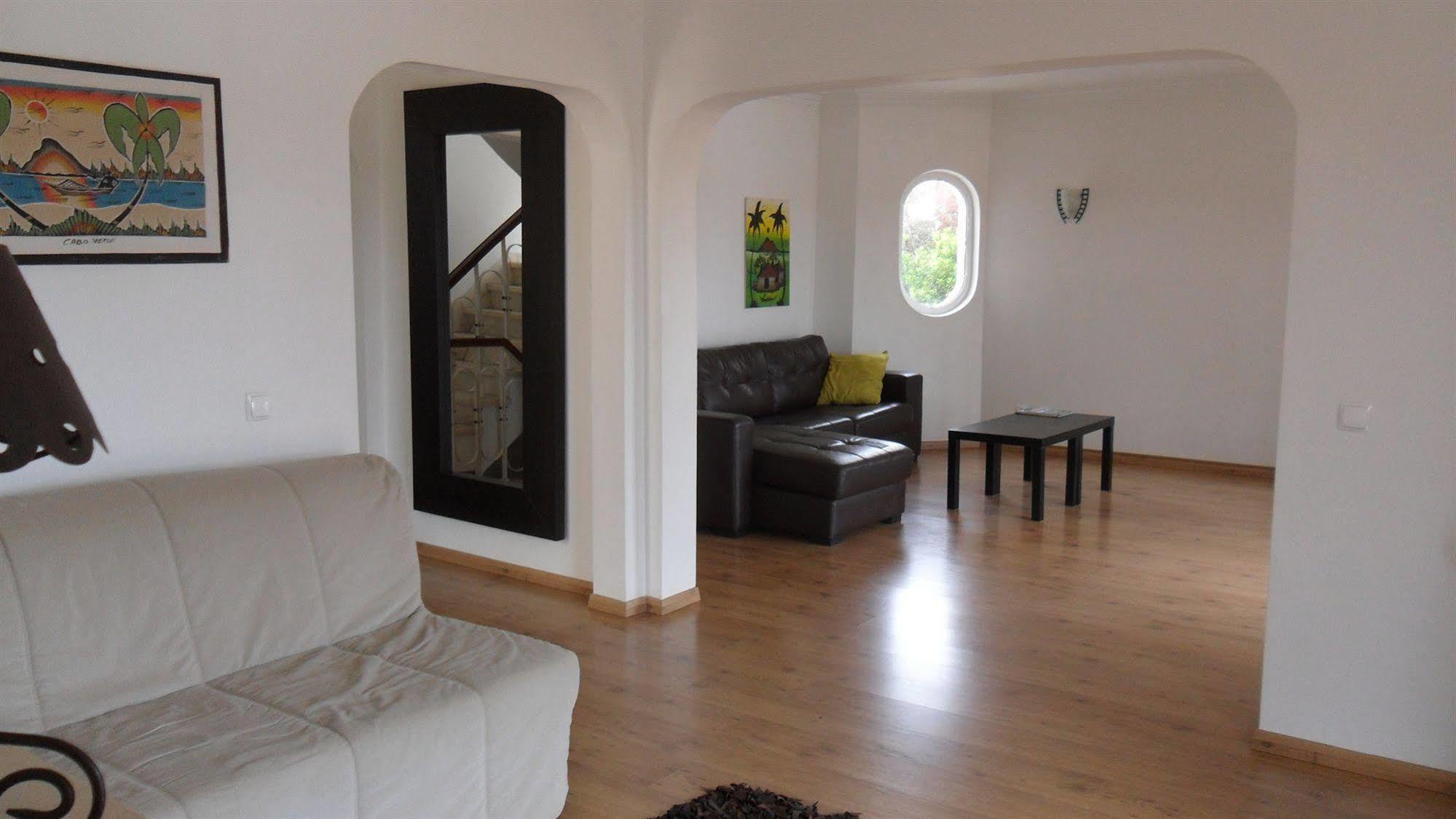 Guincho Wind Factory Guest House กาชไกช์ ภายนอก รูปภาพ