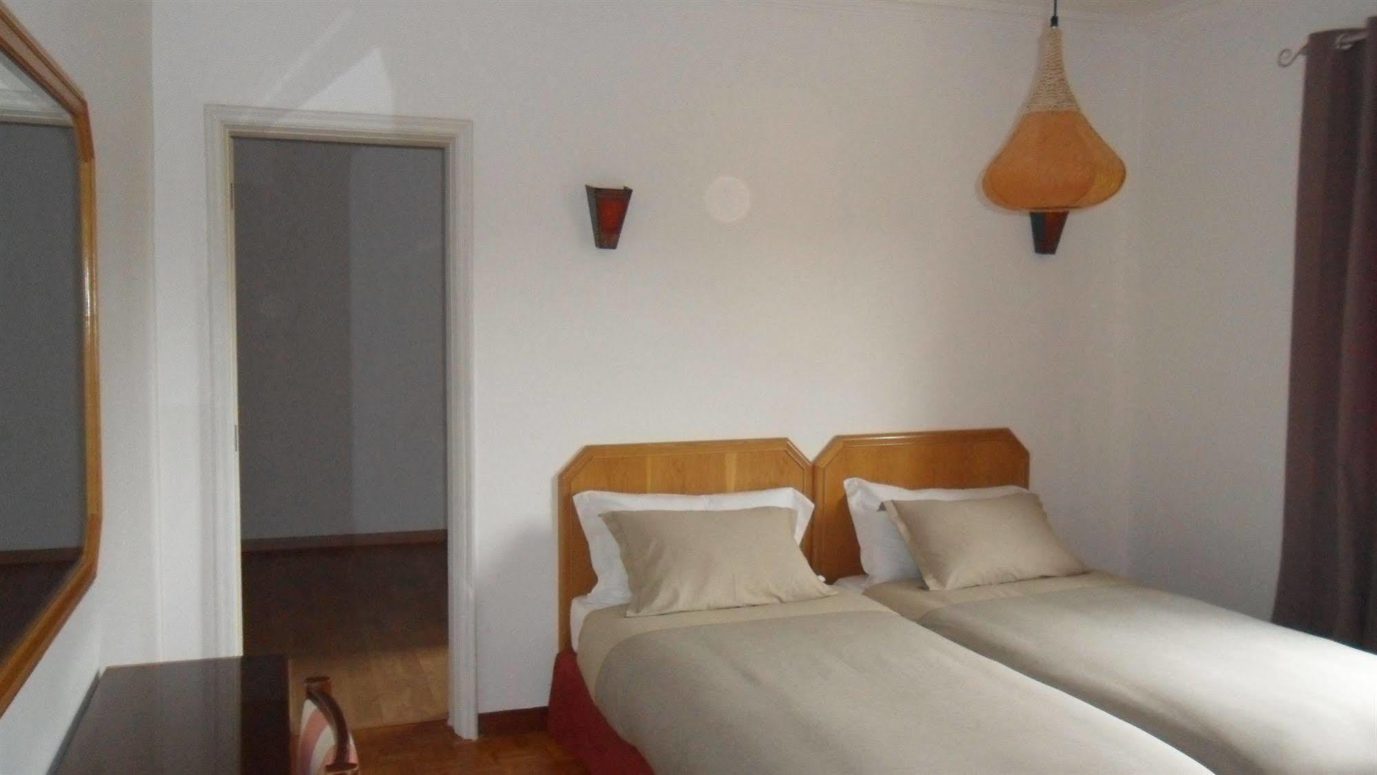 Guincho Wind Factory Guest House กาชไกช์ ภายนอก รูปภาพ